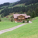 Schmucke Häuser werden im Berner Oberland gebaut.