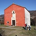 La chiesetta rossa di Castel San Pietro