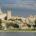 Blick auf Avignon, der Papstpalast überragt alles. Symbol christlichen Machtanspruchs