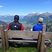Pölla und ich geniessen die Gipfelidylle mit Blick aufs Rheintal.