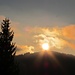Die Sonne erklimmt die Berge östlich oberhalb von Kelchsau.