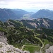 Blick auf Garmisch, rechts hinten das Estergebirge