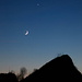 Seewis: Mond geht auch bald unter, links hinten Mittagplatte und rechts Haupt (oberhalb Valzeina)