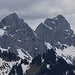 Aussicht oberhalb der Alp Mittler Chüeboden (1543m) auf Dent de Savigny  (2252m) und Dent de Ruth (2236,2m).