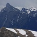 Schafberg (2239m): Aussicht vom Gipfel im Zoom aufs Stockhorn (2190,0m).