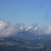 Es hängen noch Nebelfetzen über den Schweizer Bergen