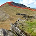 Vom Gipfel des Moel-yr-hydd (648m) sieht man die weitere Route Richtung W, ueber Moelwyn Mawr (770m), den hoechsten Gipfel, den wir heute ueberschreiten. Danach geht es auf dessen S-Grat weiter.
