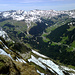 Im Nordwesten tief unter der steilen Zafernhornnordflanke: Damüls