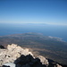 Blick über den Nordwestzipfel Teneriffas mit dem Tenogebirge hinweg auf die 120 km entfernt liegende Insel "La Palma"