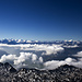 Diese Aufnahme zeigt die Hohen Tauern, die südlich der Salzburger Kalkalpen den Alpenhauptkamm bilden. Links von der Bildmitte sieht man das die Glocknergruppe, rechts die Venedigergruppe.