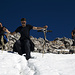 Sven, Martin und Adi beim Abstieg im Schneefeld wenig unterhalb des Gipfels.