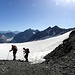Fast 2 Stunden dauerte die Aufstieg von Bergstation(2800m) zur Mittelbergjoch(3166m).Im Hintergrund es zeigt sich Linker-(3277m-mitte) und Rechter(3300m-rechts)- Fernerkogel.