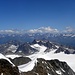 Blick Richtung Nordosten,Weisskamm (Linker Fernerkogel, 3277m Schwarze Schneid,3367m, Tiefenbachkogel,3309m, und Mutkogel,3309m in Otztaler Alpen Skigebiet-mitte) mit Stubaier Alpen dahinter.