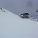 Die Skilift-Bergstation Goldgruobem steht neben der Kuppe P.2284m unter dem Grat vom Dängelstöck. Nach dem heftigen erneuten Wintereinbruch könnte man hier sogar Ende Mai 2013 wieder Ski fahren!