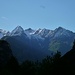 Val Chignolasc mit Sassobello und Punta di Spluga am Morgen vom Val Bavona aus gesehen