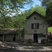 L'ospitale crotto, aperto nella bella stagione.