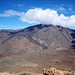 Blick vom Gipfel zum Teide und dem niedrigeren Pico Viejo mit seinem 800 m großen Krater