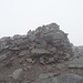 Endlich oben - der Gipfelcairn des Ben Lui. Es schifft und stürmt wie Sau.