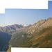 Val Bedretto mit gans rechts Pizzo Rotondo und Pizzo Pesciora. In die Flanke rechts die Naturstrasse.