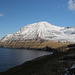 Südlich von Viðareiði (Insel Viðoy) - Blick zum Villingadalsfjall, höchster Berg der Insel und unser heutiges Tourenziel.