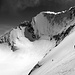 Die Hänge vom Windjoch hinunter zum Hohbalmgletscher wären optimal steil aber der Schnee leider weniger... Unser Primärziel Lenzspitze NE-Face sah noch gut aus.