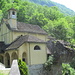 Madonna della Gurva mit dem imposanten überhängenden Felsen