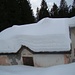  ...ammirando alcuni tetti con più di due metri di neve sopra.