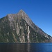 Und der Mitre Peak welcher fast 1700 m steil aus dem Wasser ragt