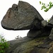 Ein obskur platzierter Boulder auf dem Ridge Trail 