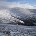 spektakulärer Kontrat - die verschneite Heidelandschaft auf dne Galty Mountains
