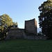 Erste Sonnenstrahlen erreichen die Burg Hohenrätien.