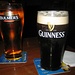 Stilecht: Die beiden Nationalgetränke nach der Tour und Weiterfahrt im Pub von Killarney.
Guinness ist bekannt und Bulmers ist DER irische Cider - für die Dame halt :-)