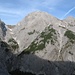Westseitig gegenüberliegend die Falkengruppe: von links nach rechts Steinspitze (2347m), Blausteigkar, Laliderer Falk (2427m) und Risser Falk (2413m)