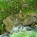 Das Steinmännchen vom Flussbett aus gesehen