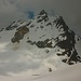 Aussicht vom Moränenhügel P.2907m hinüber zum verschneiten Vadreit da Camp und dem Gipfelzacken Corn da Camp / Corno di Campo (3232m).