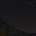 Foto vom ersten Besteigungsversuch am 2./3.3.2013:<br /><br />Sternenklar und eiskalt präsentierte sich die Nacht nach dem Abendessen. Links ist der Sirius im Grossen Hund (Canis Major) zu sehen, rechtes das Sternbild Hase (Lepus) und oben rechts Teile vom Orion. Wegen einer Belichtungszit von 30 Sekunden ohne Nachführung sind die Sterne wegen der Erdrotation als kleine Striche abgebildet.