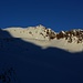 Foto vom ersten Besteigungsversuch am 2./3.3.2013:<br /><br />Erste morgentliche Sonnenstrahlen beleuchten den Piz Ursera (3032m).