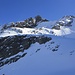 Foto vom ersten Besteigungsversuch am 2./3.3.2013:

Auf dem Vadreit da Camp kommt der Gipfel des Piz Paradisin / Pizzo Paradisino (3302,2m) mit jedem Schritt scheinbar näher! In Wirklichkeit sind's aber immer noch fast 400 Höhenmeter bis zum Gipfel.