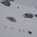 Einige haben ein Skidepot errichtet, wir sind mit den Skis bis hoch auf dem Gipfel 