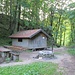 Schutzhütte und Grillstelle am Eingang zum Brunnental 