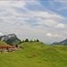 Kranzhornhütte mit Heuberg links, daneben der <a href="http://www.hikr.org/tour/post64286.html">Spitzstein</a>