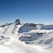 Markant das Guraletschhorn 2908m, unten der zugeschneite Guraletschsee - hier werden wir unsere Abfahrtsspuren hinterlassen :-)