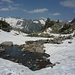 Trügerische Schneedecke bei P. 2006 oberhalb der Alpe d'Orsalia: in der Mitte Madone di Formazzöö, darüber Pizzo Fiorèra