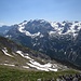 Blick zum Mittelteil der Hinterautal-Vomper-Kette. Die drei Ödkarspitzen dominieren ganz klar das Bild, und im Schlauchkar hat's noch ordentlich Schnee.