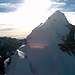 Der Gipfelgrat, leider gegen das Sonnenlicht fotografiert