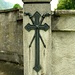<br />Auf dem schönen Friedhof von Dongio<br /><br />Ein Kreuz mit einer heidnischen Hagal-Rune (X)+(|).<br />Runen sind keltische Schriftzeichen.<br />Die Kelten waren Heiden. <br /><br />Sehr gut.<br />Ich bin auf dem richtigen Weg.<br />_________________<br />__________<br /><br /><br />Anmerkung:<br /><br />Dass es sich hier um eine heidnische Rune handeln könnte,<br />ist mir natürlich nur in den Sinn gekommen,<br />weil ich zu den Heidenhäusern unterwegs war.<br />Das Ziel verändert den Blick.<br />Wahrscheinlich hatte der Schöpfer dieses schönen Symbols <br />an etwas ganz Anderes gedacht.<br />__________________________<br />__________________<br /><br />(Funeral Canticle (From "The Tree of Life")<br />[http://www.youtube.com/watch?v=GCxDZaWRAvo]<br />__________<br />___