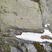 La Bocchetta Nord di Fiorasca vista dall'alto, all'inizio della salita verso il Pizzo Fiorasca (visibile la scatola metallica della gamella, sopra il pietrone leggermente a sinistra)