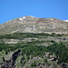 la montagna sopra Pontresina con in cima la bandiera della capanna Segantini