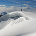 Gipfel Hochalp 1530m. Solch grosse Wechten treffe ich sonst nur in den Hochalpen an. Viel Schnee liegt Ende März auf 1500m. 