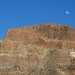 über dem Guajara geht der Mond auf - ein toller Tag zu Ende;
gut zu erkennen der "Weg" auf dem obersten Band vom ersten Steilabbruch (links) bis oberhalb der hellen Stelle (rechts)
